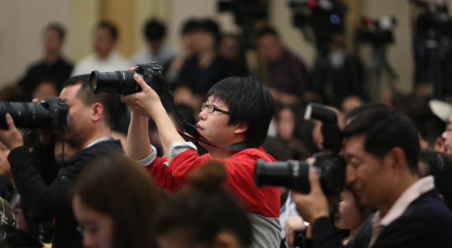 【财讯】近海渔业资源枯竭渔民卖渔船改行